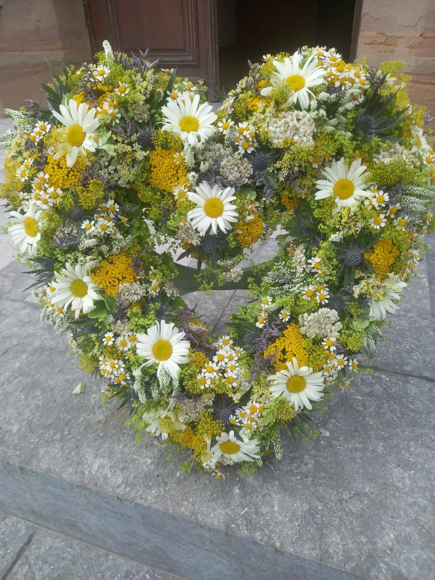 Composition florale pour événement - mariage, baptême, communion, deuil